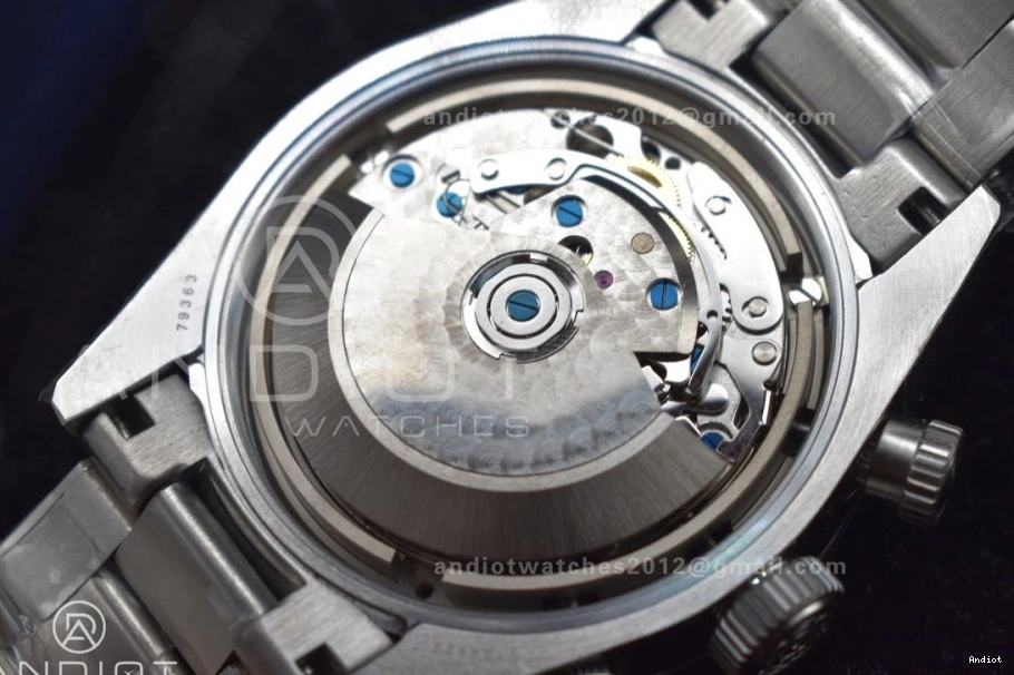 Bay White 1:1 on SS TWS Dial A Resilient Bracelet Black SS Best Edition Chrono 522 0722
